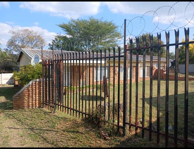 3 BEDROOM HOUSE FOR SALE IN FAUNA PARK